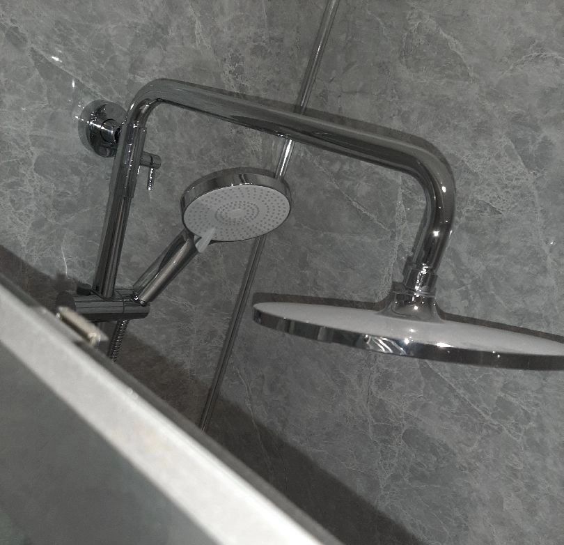 Large format porcelain shower tiling